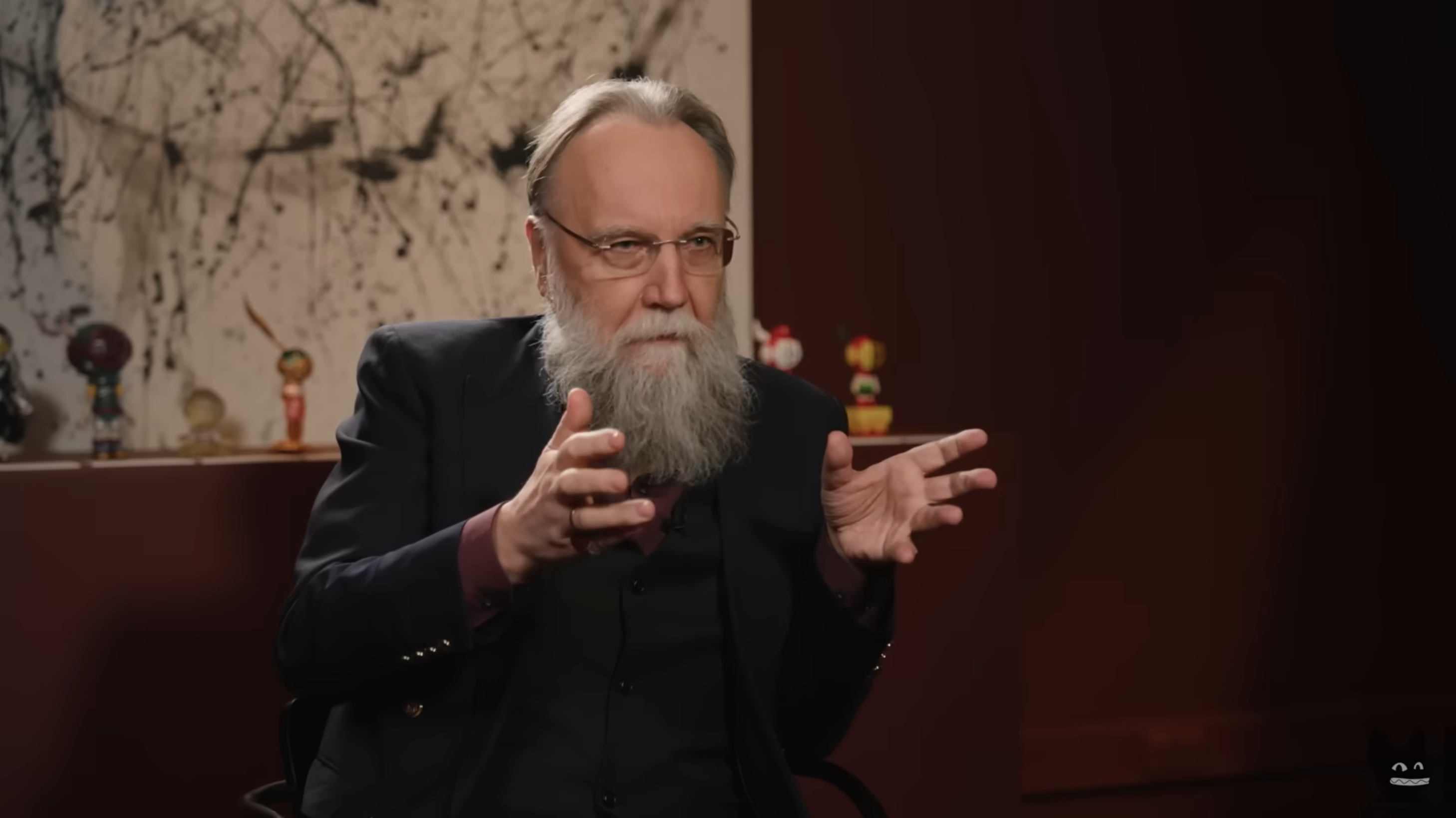 Скриншот из видео «АЛЕКСАНДР ДУГИН: «Репрессии — это механизм ротации элит»»
Youtube / sobchak
