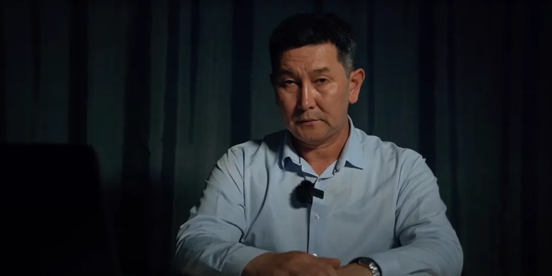 Обложка статьи Казахстанский журналист Лупан Ахмедьяров рассказал «Соте», что теперь его преследуют и Казахстан, и Россия