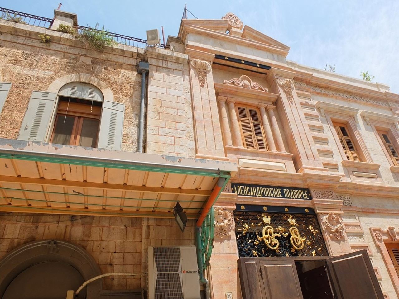 Александровское подворье в Иерусалиме
naafone.ru