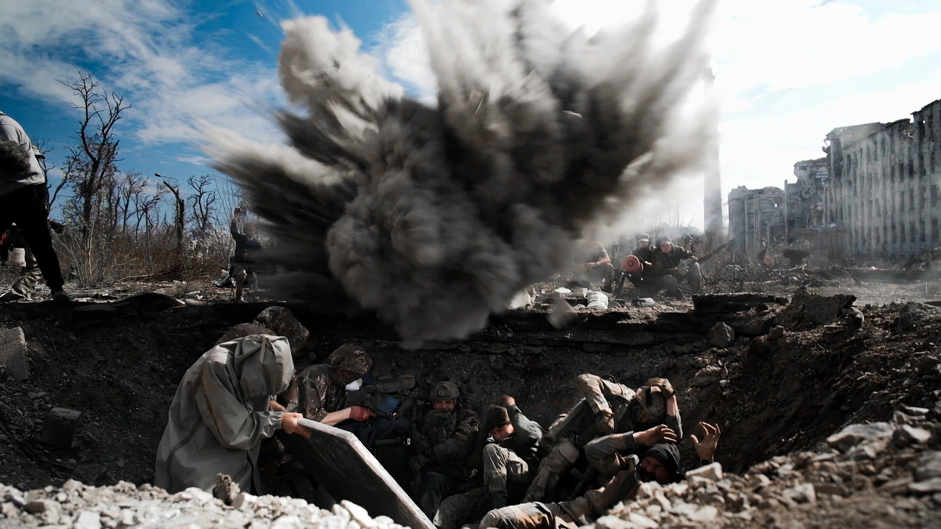 Фото со съёмок фильма «Малыш»
kinopoisk.ru