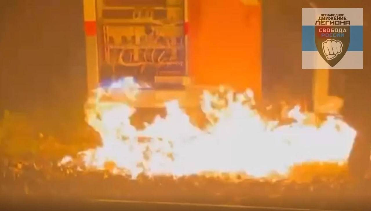 Горящий релейный шкаф. Фото: ЛСР